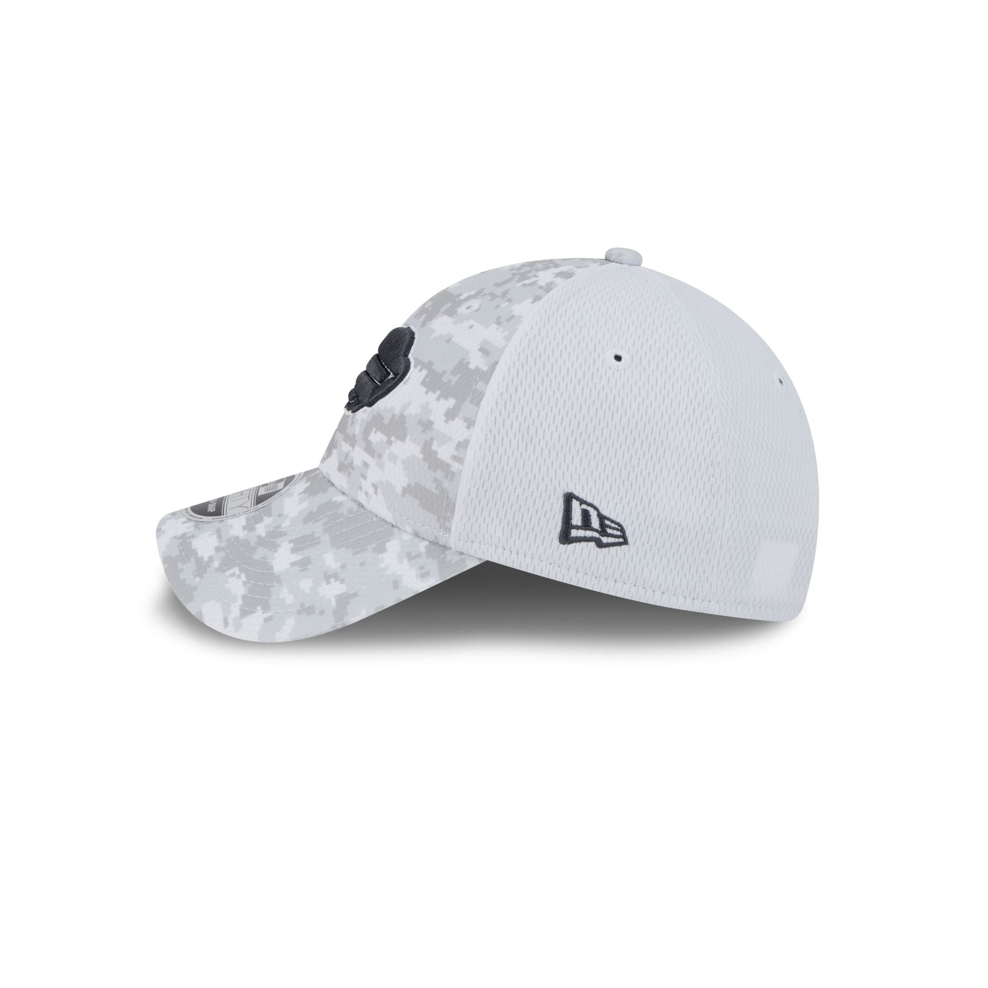 Buffalo Bills 2024 Salute to Service 9FORTY Stretch-Snap Hat